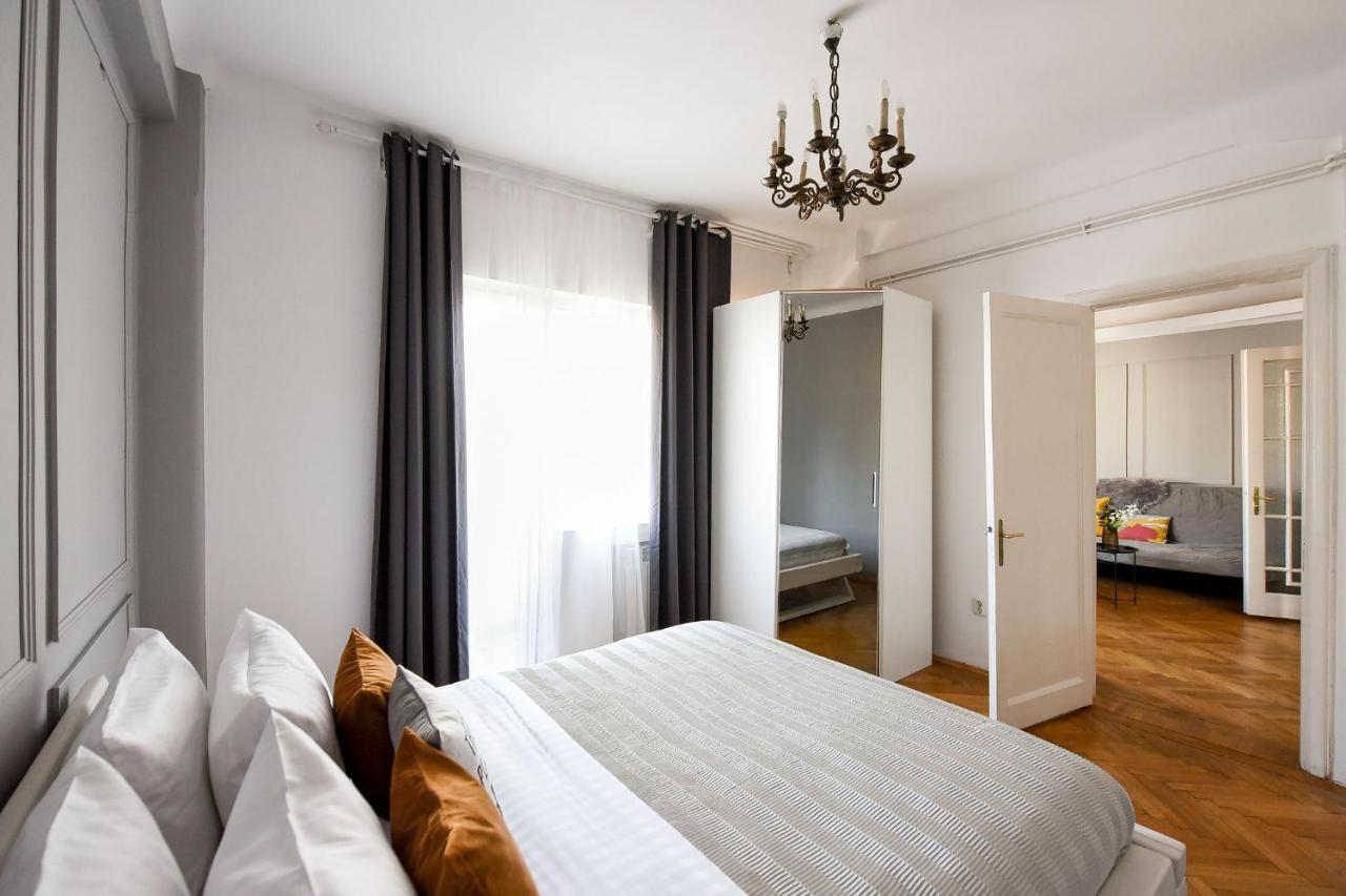 Stylish & Spacious Apartment Near The Old Town - A Touch Of History, A Dash Of Modernity Bucarest Exterior foto