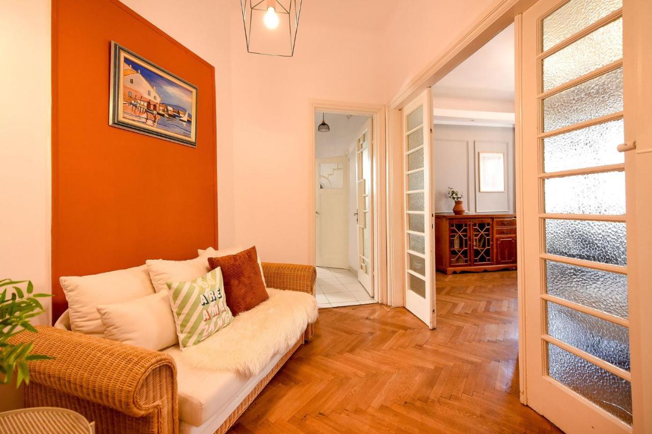 Stylish & Spacious Apartment Near The Old Town - A Touch Of History, A Dash Of Modernity Bucarest Exterior foto