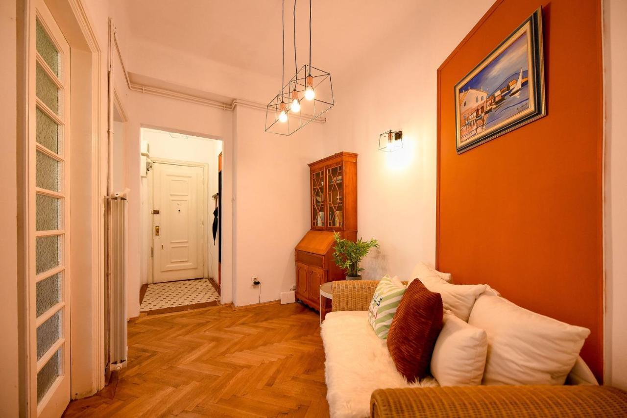 Stylish & Spacious Apartment Near The Old Town - A Touch Of History, A Dash Of Modernity Bucarest Exterior foto