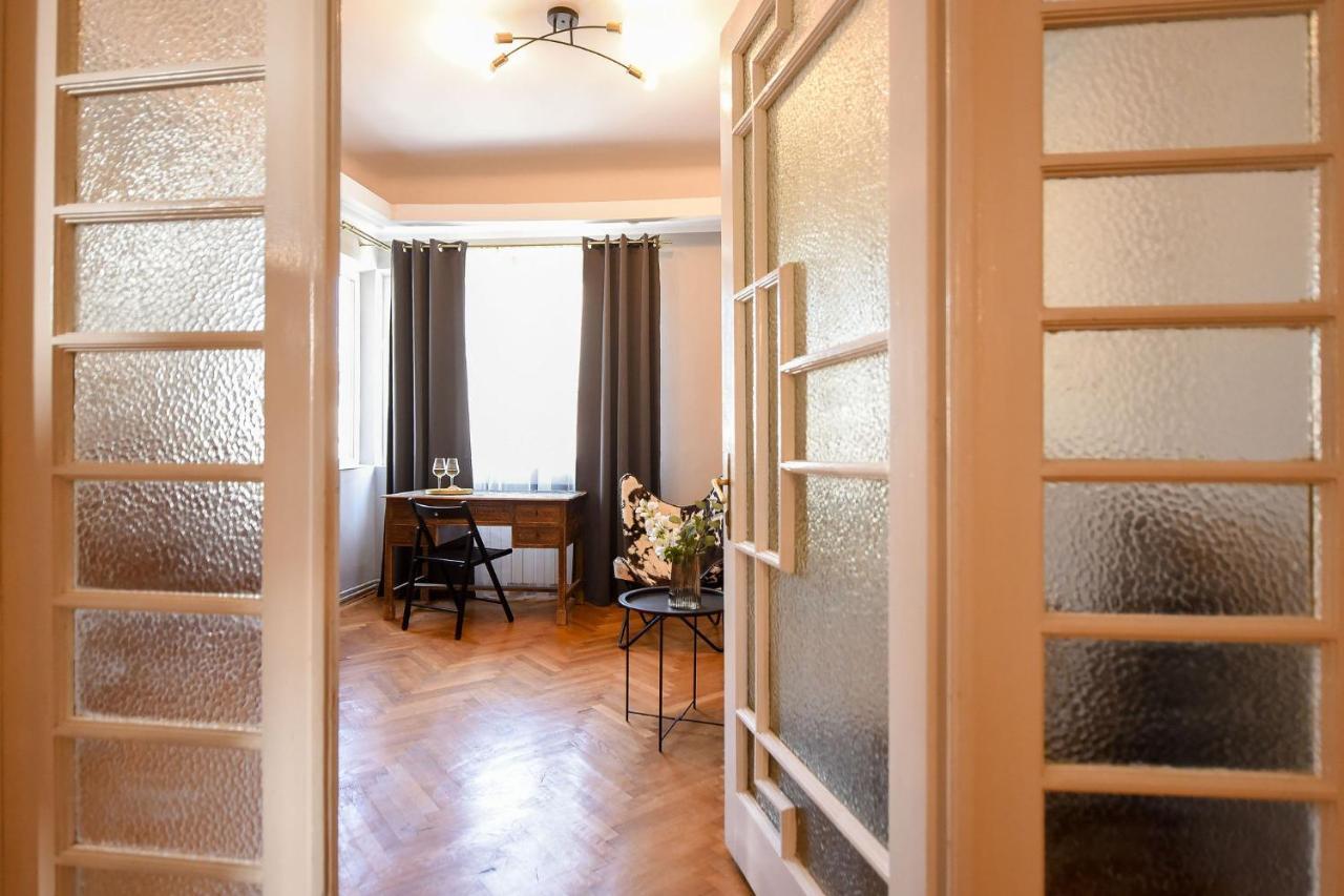 Stylish & Spacious Apartment Near The Old Town - A Touch Of History, A Dash Of Modernity Bucarest Exterior foto